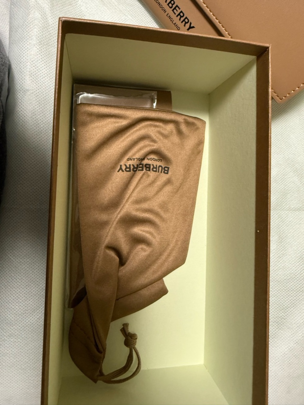 Burberry woman’s sunglasses new - Picture 2 of 10
